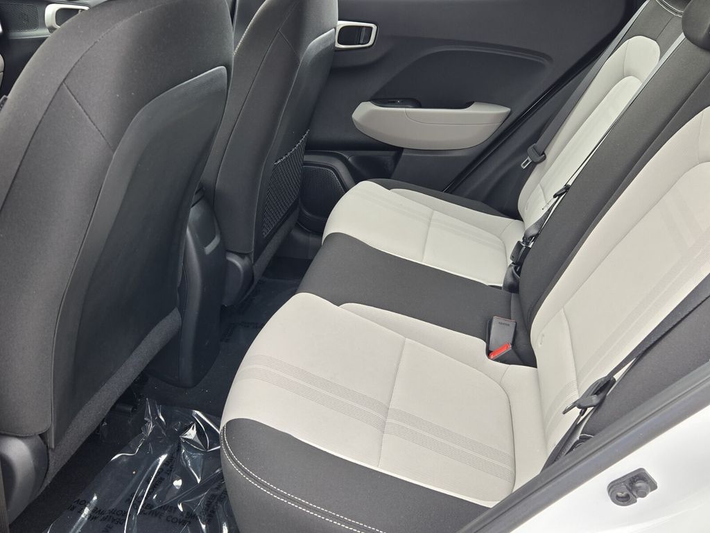2023 Hyundai Venue SEL - Photo 11