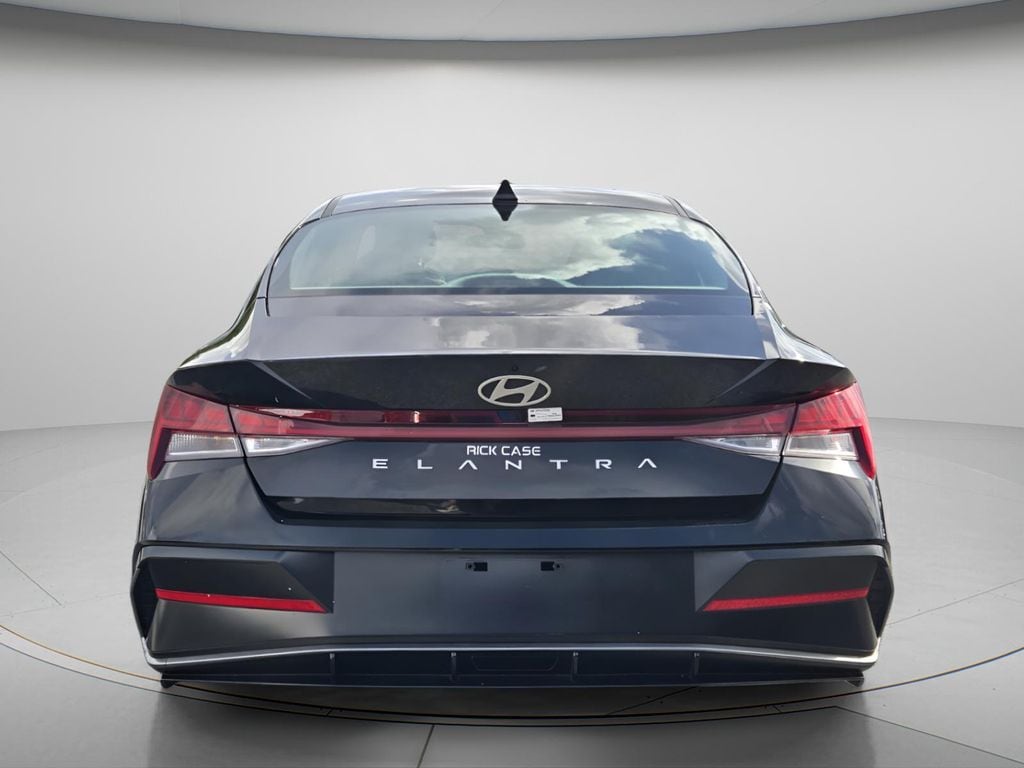 2025 Hyundai Elantra SEL - Photo 6