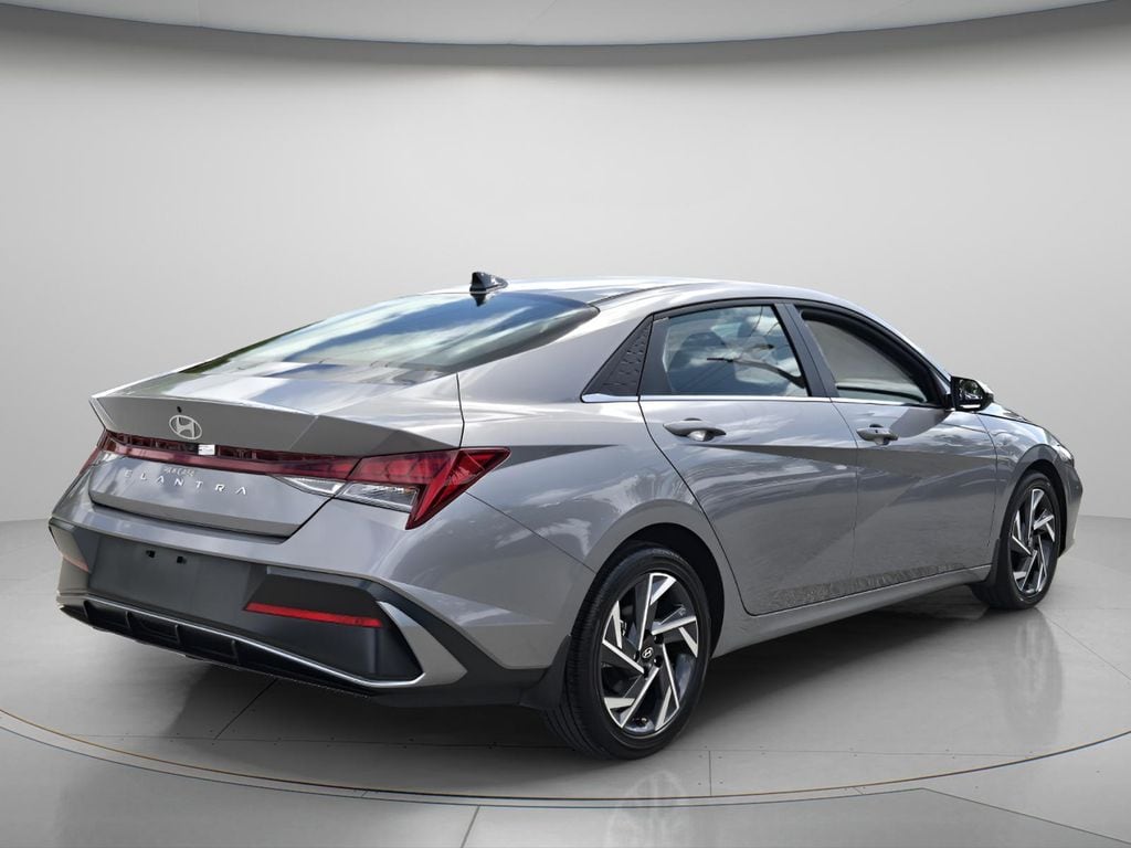 2025 Hyundai Elantra SEL - Photo 7