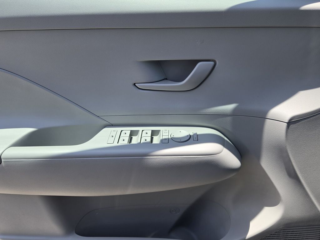 2026 Hyundai Kona SE - Photo 28