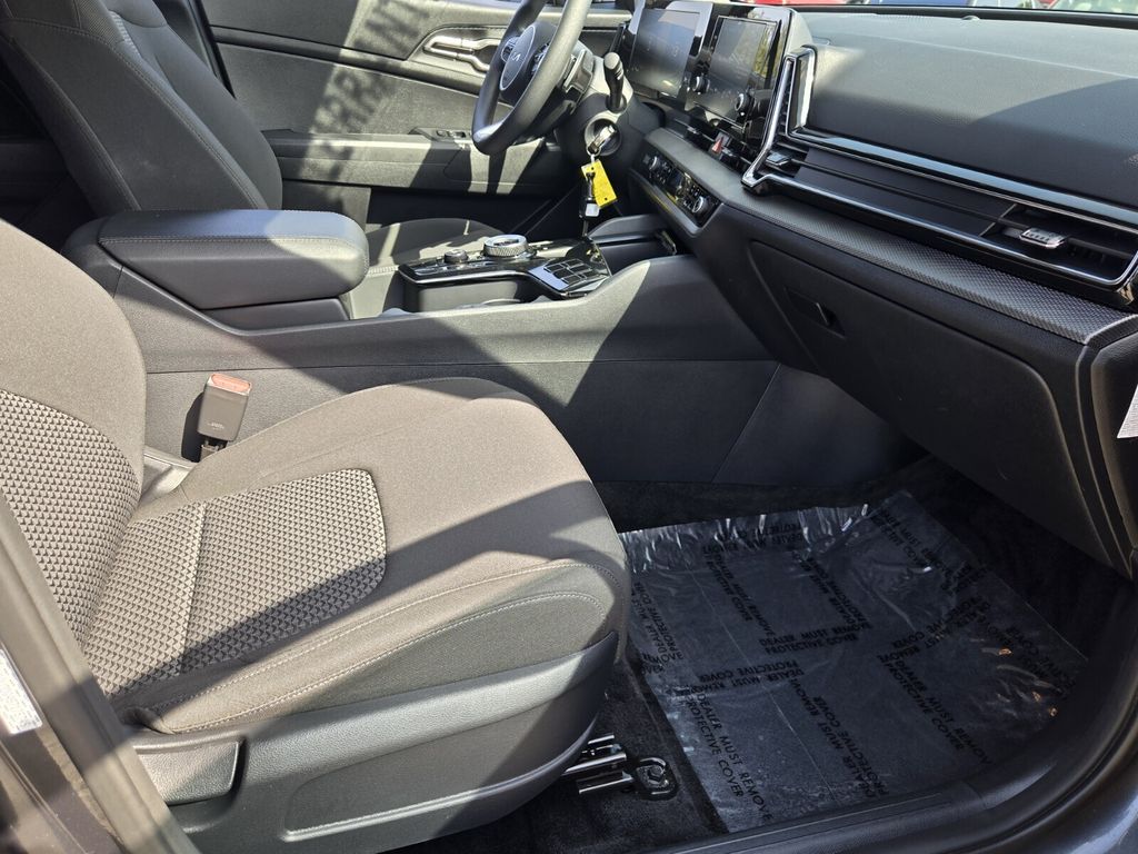 2025 Kia Sportage LX Hybrid - Photo 16