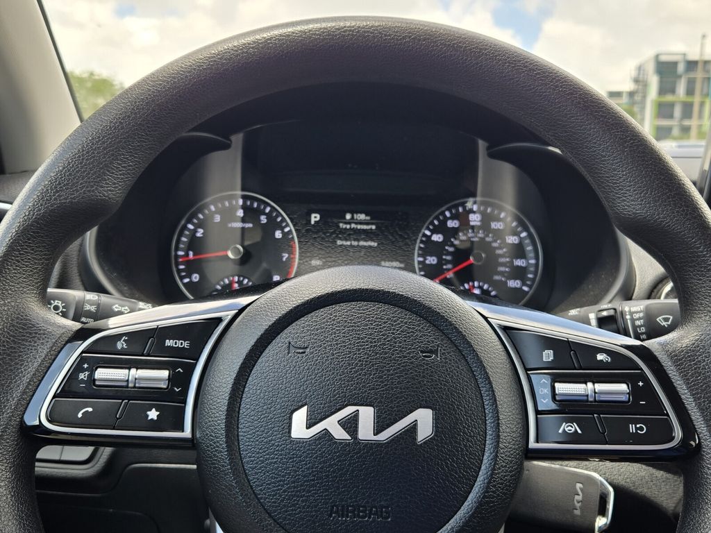 2024 Kia Forte LXS - Photo 21