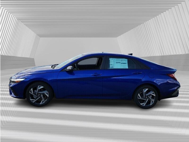 2025 Hyundai Elantra SEL Sport photo 2