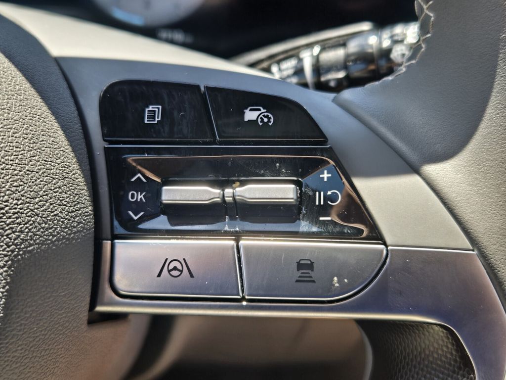 2025 Hyundai Elantra SEL - Photo 25