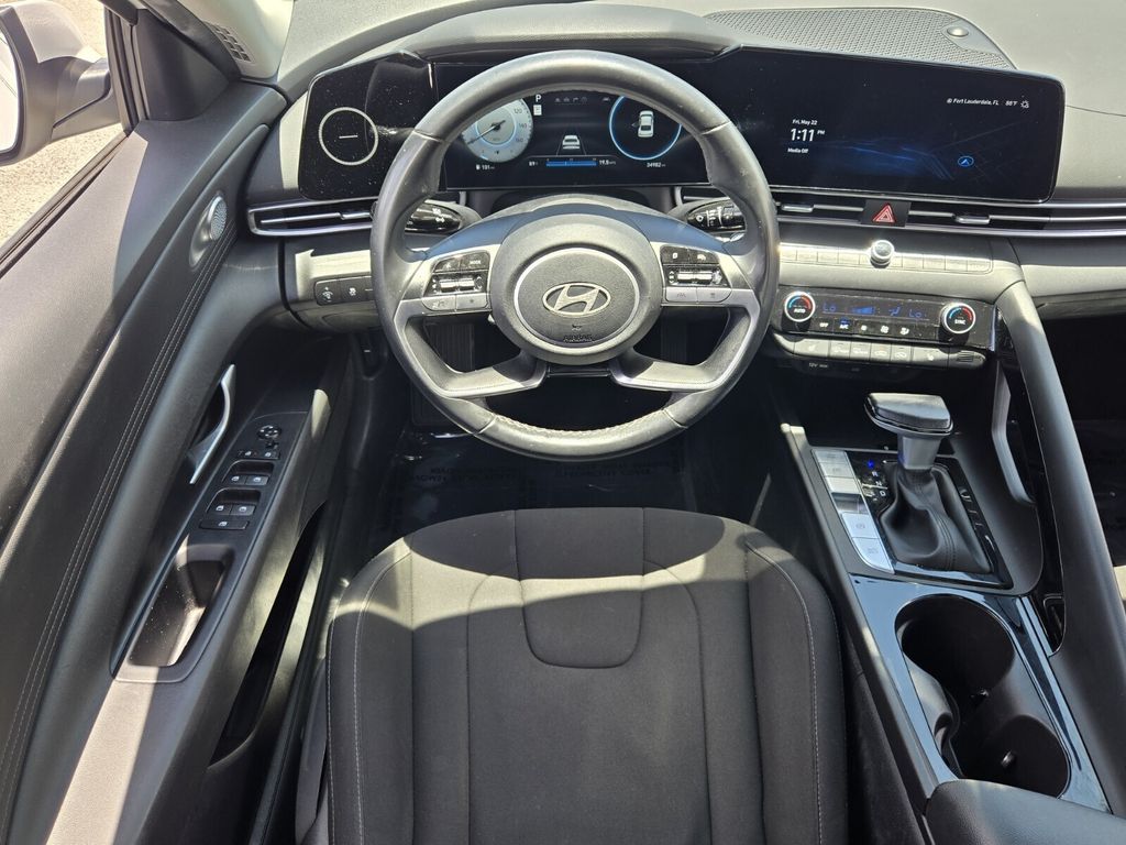 2024 Hyundai Elantra SEL - Photo 13