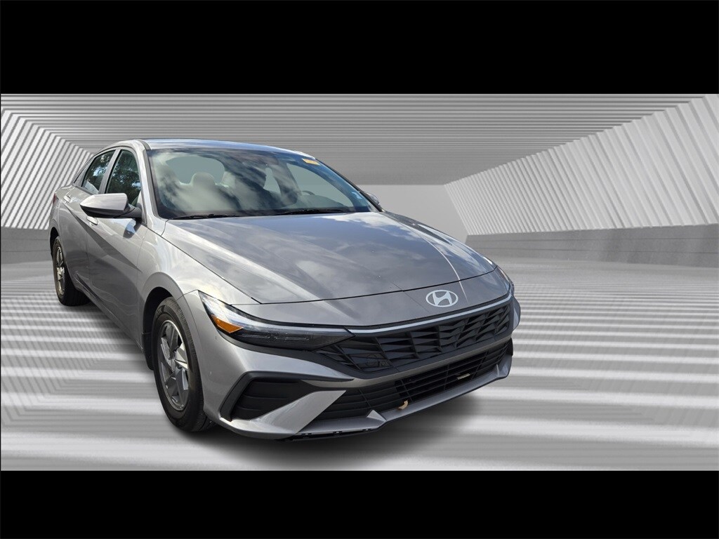Certified 2025 Hyundai Elantra SE Sedan