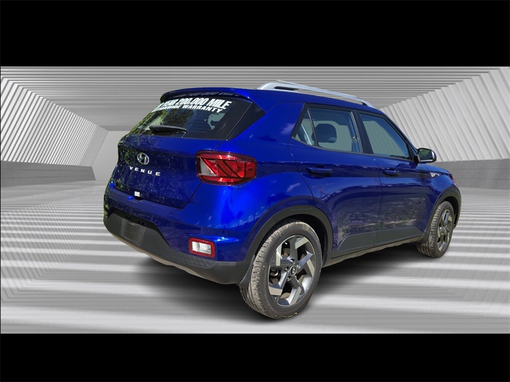 2025 Hyundai Venue SEL photo 3