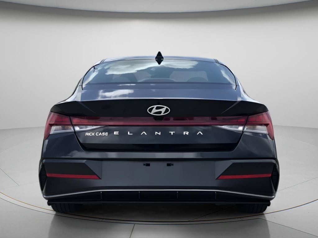 2025 Hyundai Elantra SEL - Photo 6