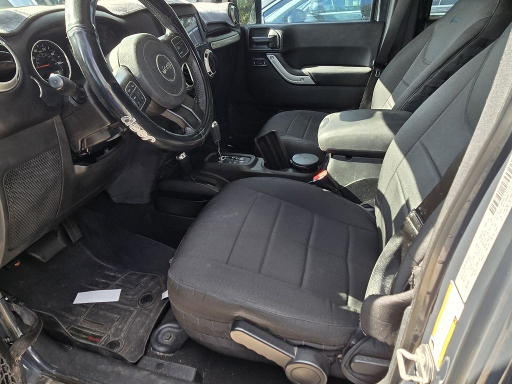 2016 Jeep Wrangler Unlimited Sahara - Photo 9