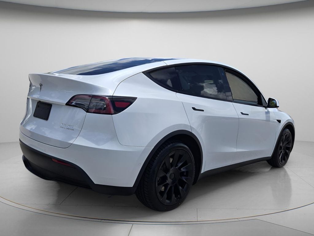2022 Tesla Model Y Long Range - Photo 8