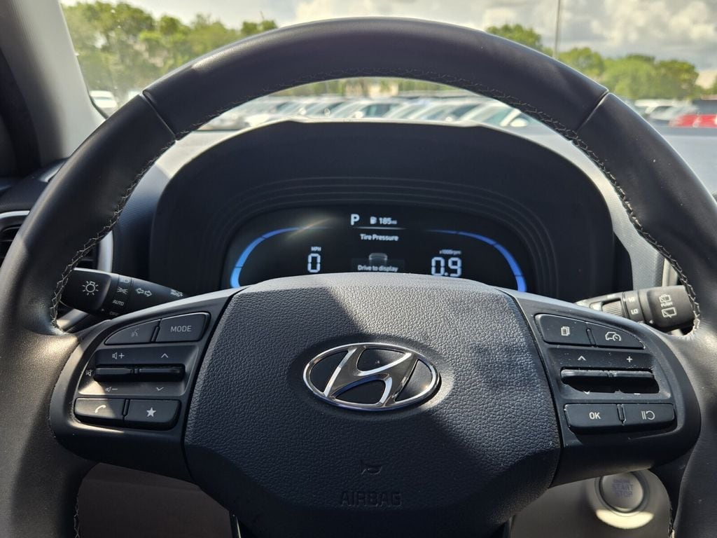 2025 Hyundai Venue Limited - Photo 22
