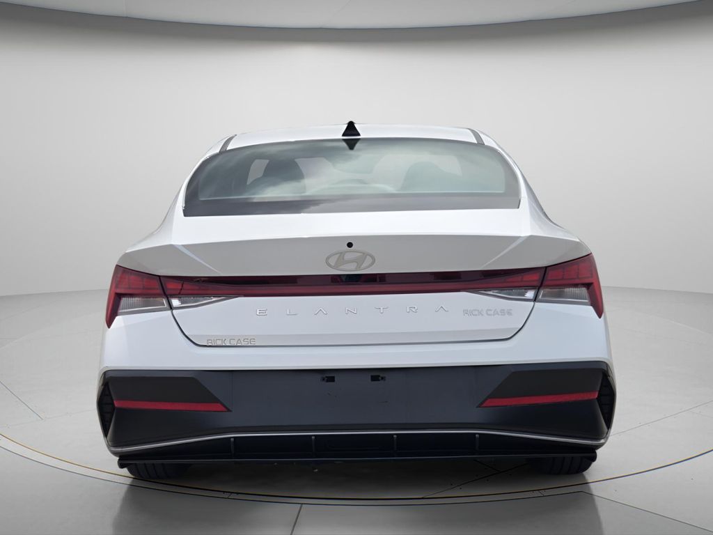2025 Hyundai Elantra SEL - Photo 6