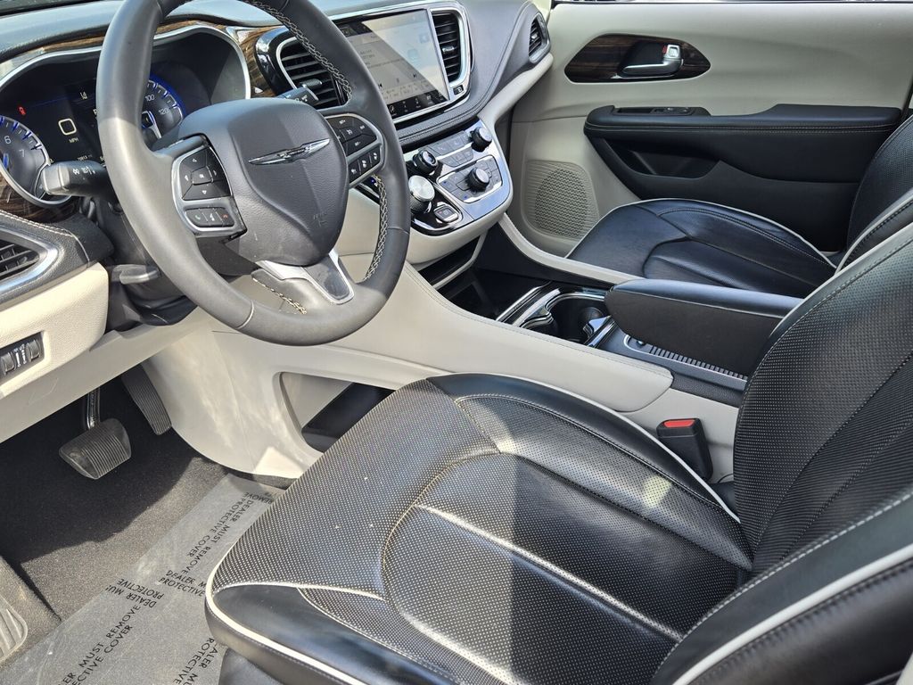 2024 Chrysler Pacifica Limited - Photo 10
