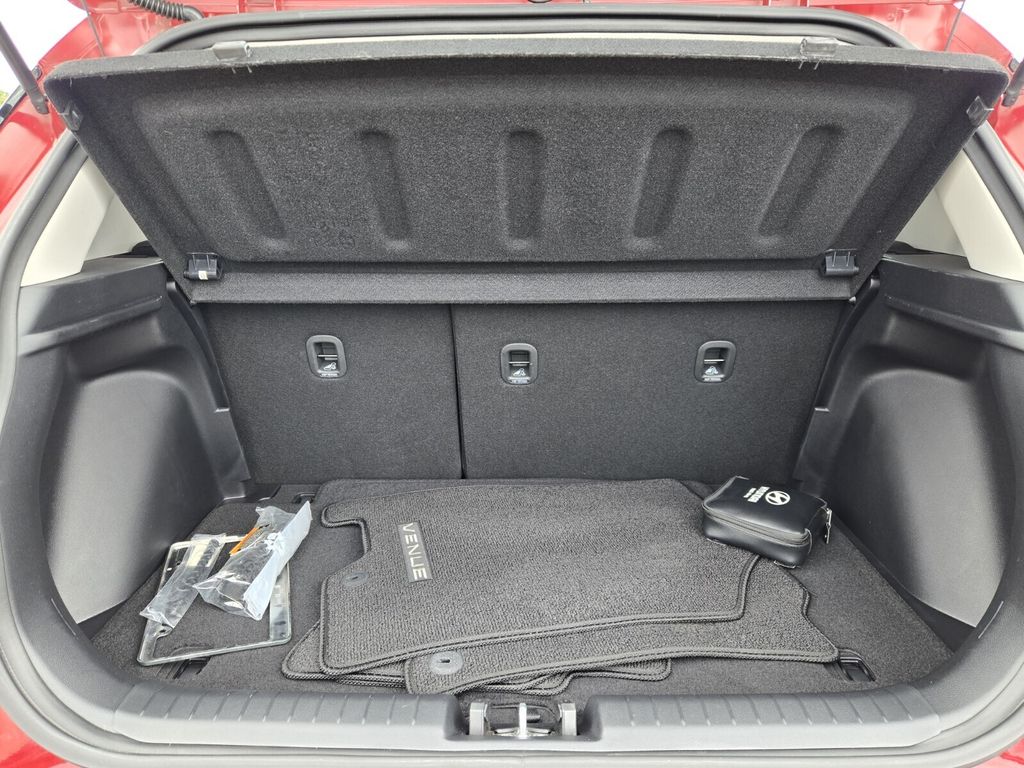 2023 Hyundai Venue SEL - Photo 14