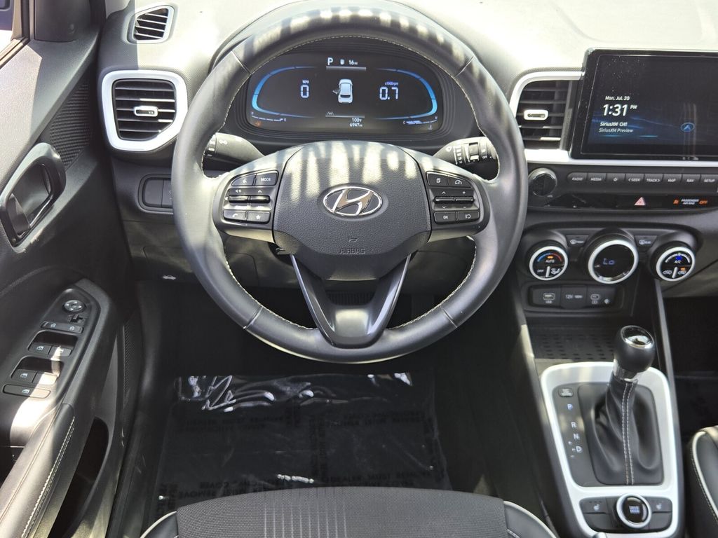 2023 Hyundai Venue Limited - Photo 13