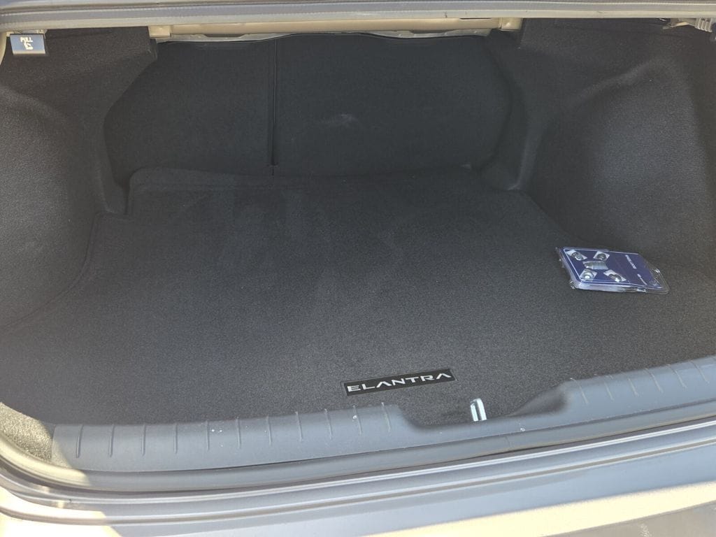2025 Hyundai Elantra SEL - Photo 14