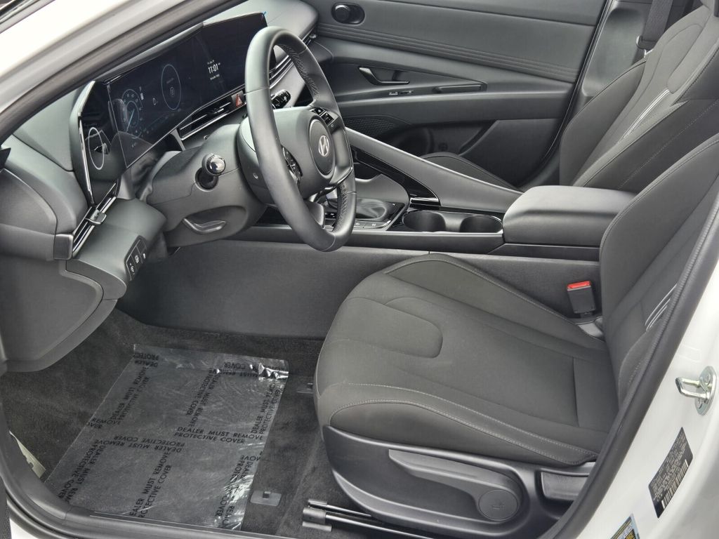 2025 Hyundai Elantra Blue - Photo 10