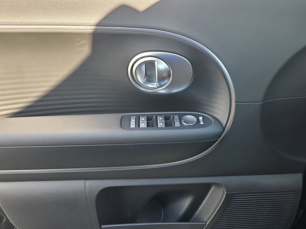 2026 Hyundai IONIQ 9 SE - Photo 13