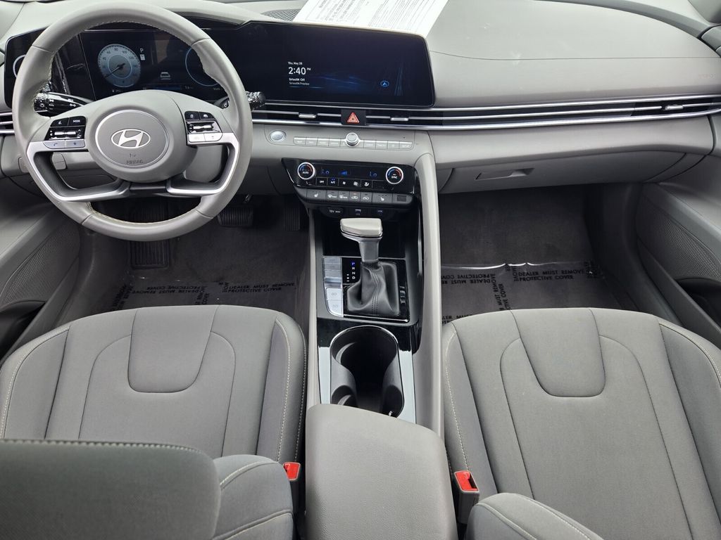2025 Hyundai Elantra SEL - Photo 12