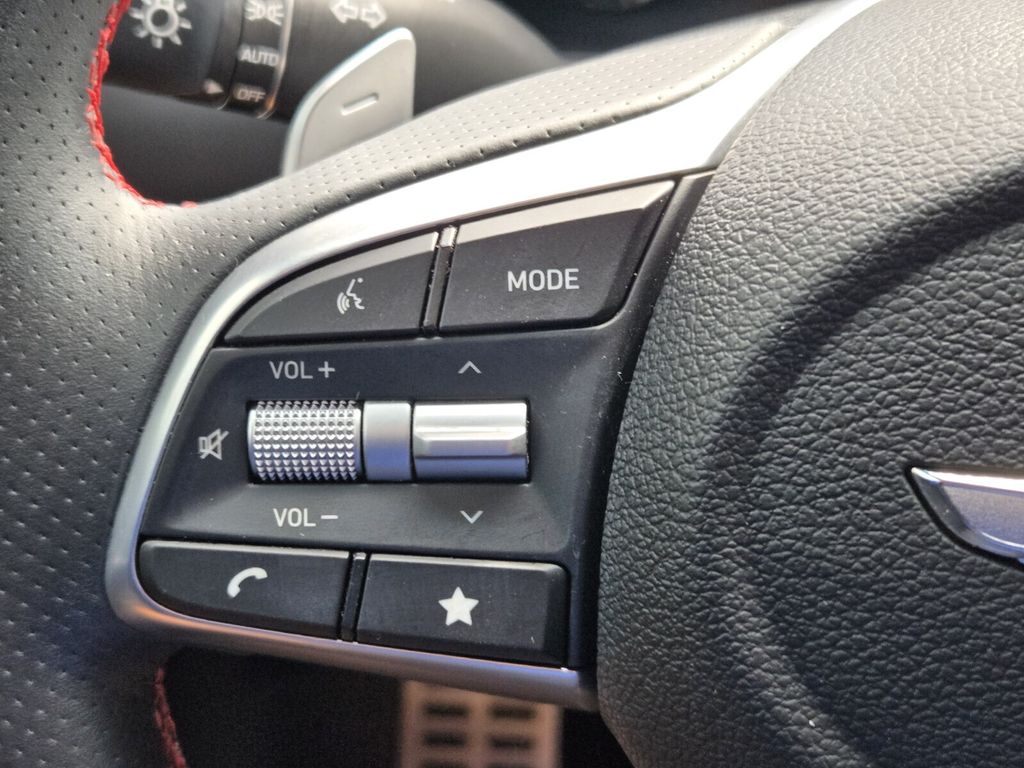 2023 GENESIS G70 Standard - Photo 23