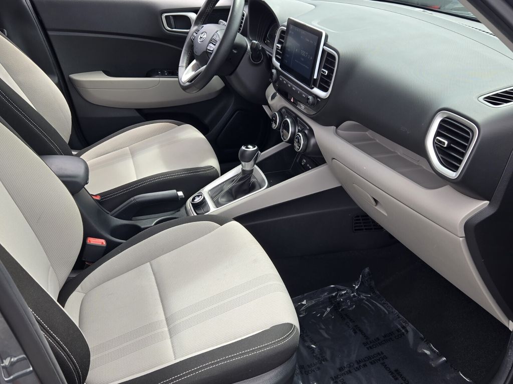2024 Hyundai Venue SEL - Photo 16