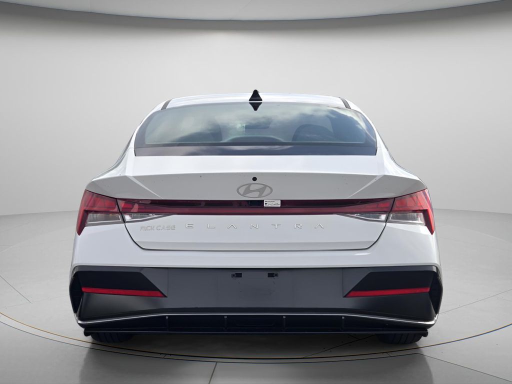 2025 Hyundai Elantra SEL - Photo 6