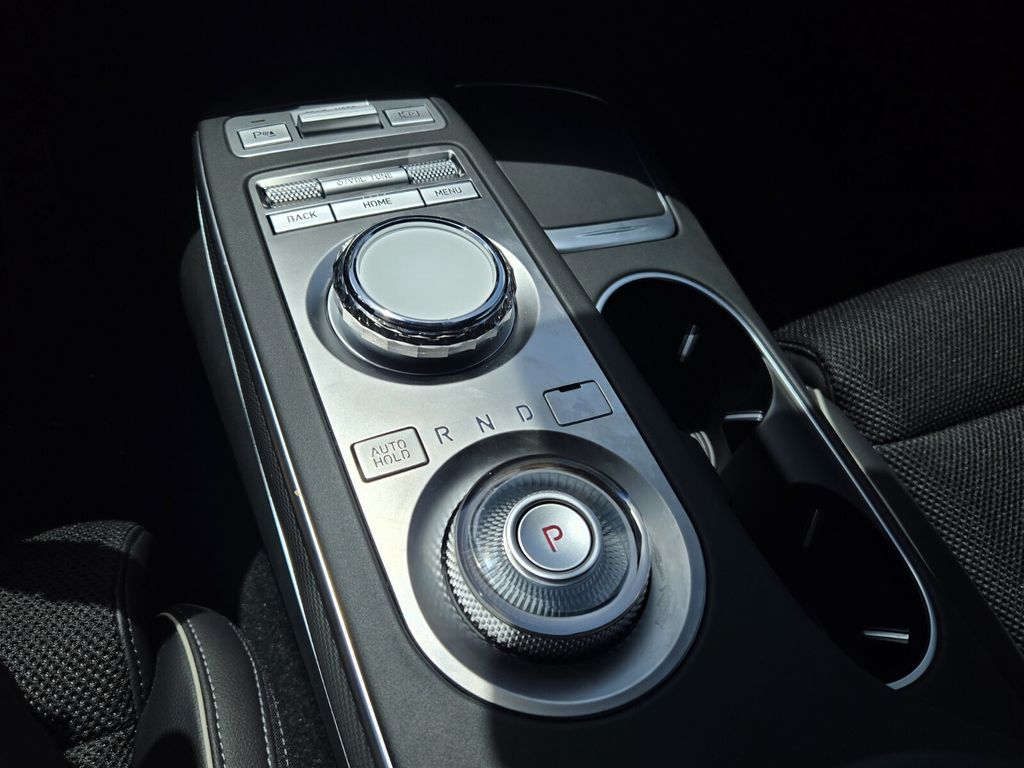 2025 GENESIS GV70 Standard - Photo 18