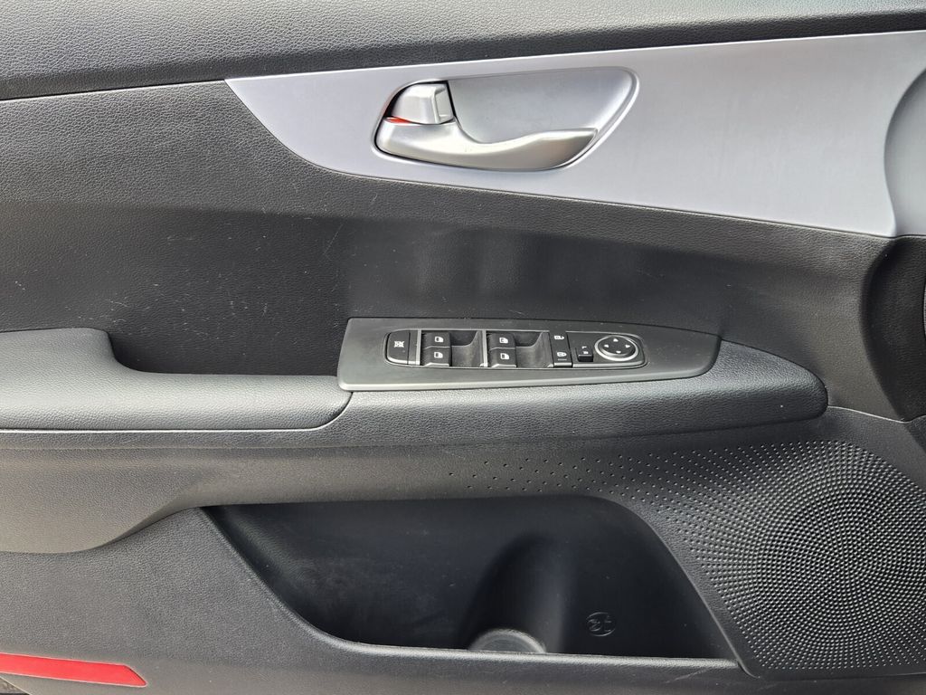 2024 Kia Forte LXS - Photo 28