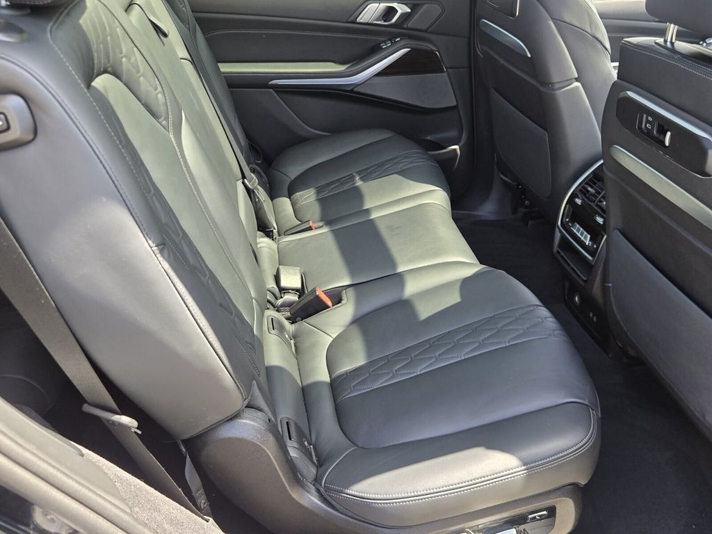 2025 BMW X7 40i - Photo 17