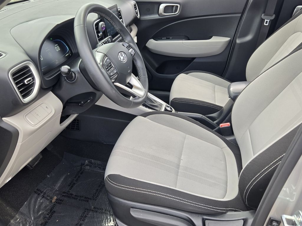 2025 Hyundai Venue SEL - Photo 10