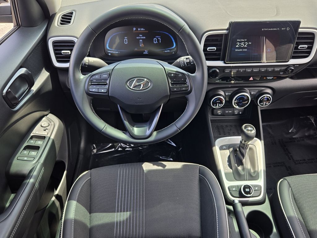 2024 Hyundai Venue Limited - Photo 13