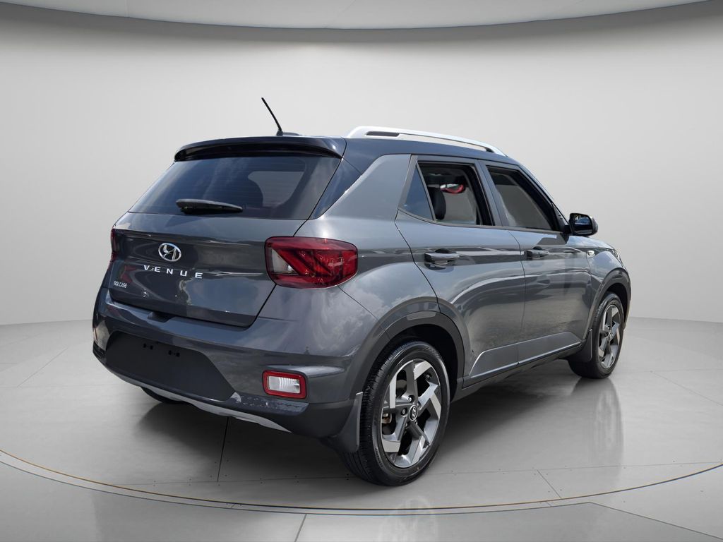 2024 Hyundai Venue Limited - Photo 8
