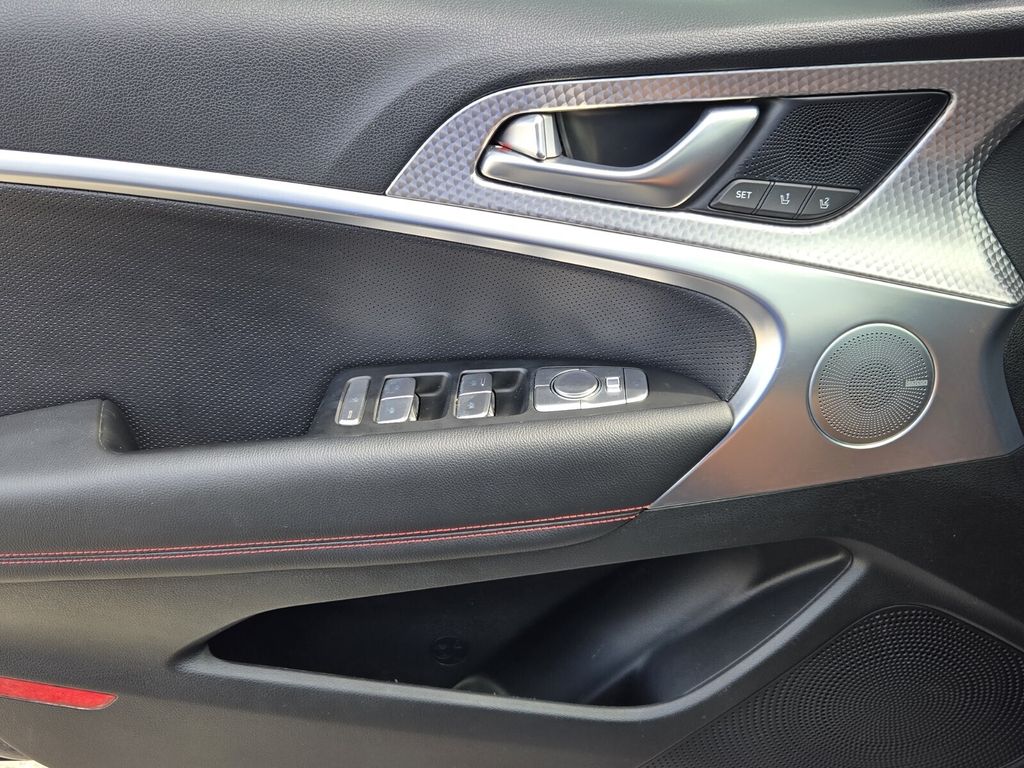2023 GENESIS G70 Standard - Photo 29
