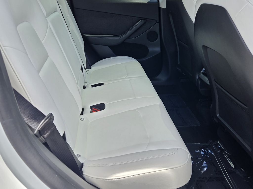 2022 Tesla Model Y Long Range - Photo 15