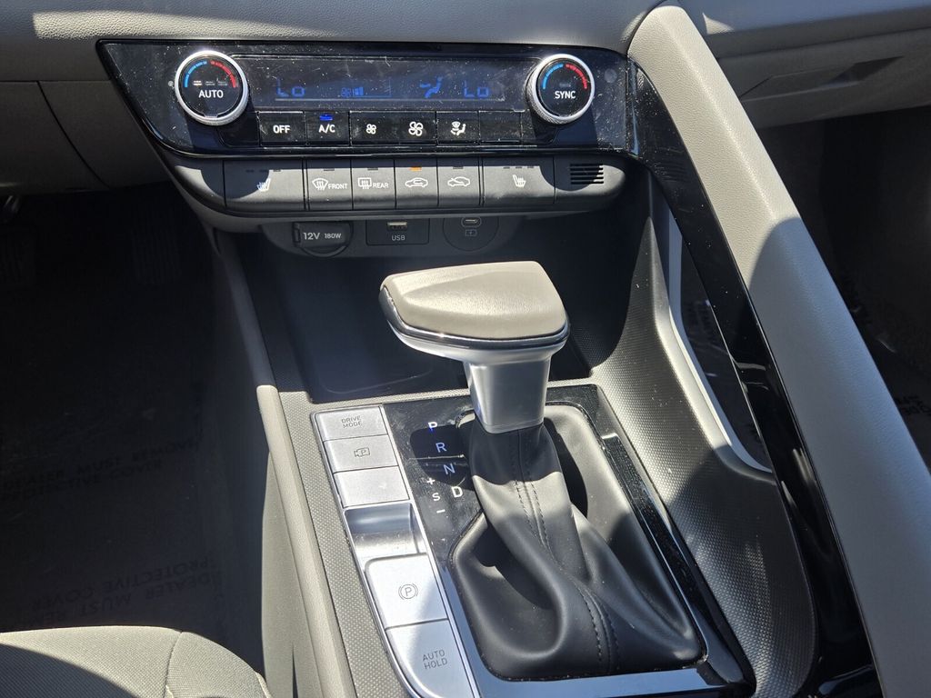 2025 Hyundai Elantra SEL - Photo 18