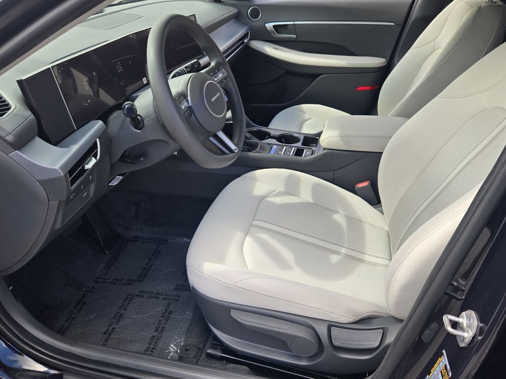 2025 Hyundai Sonata SE - Photo 10