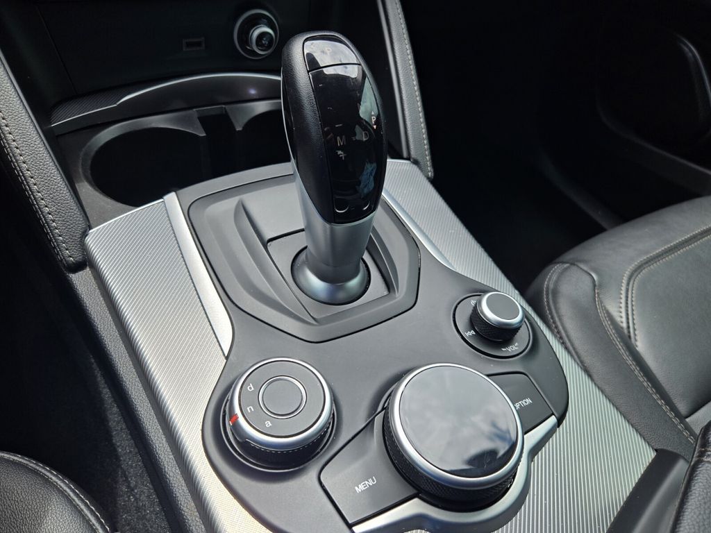 2018 Alfa Romeo Stelvio Sport - Photo 17