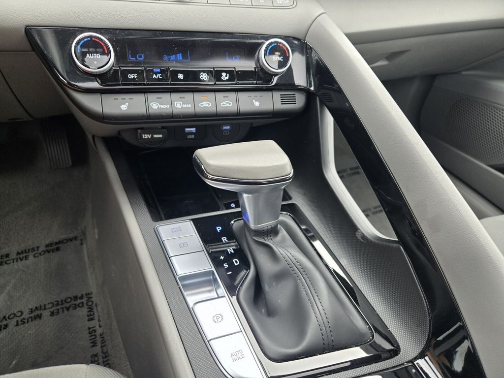 2025 Hyundai Elantra SEL - Photo 18