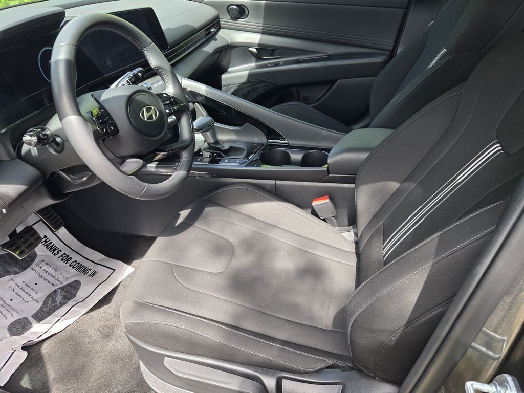 2025 Hyundai Elantra Blue - Photo 10