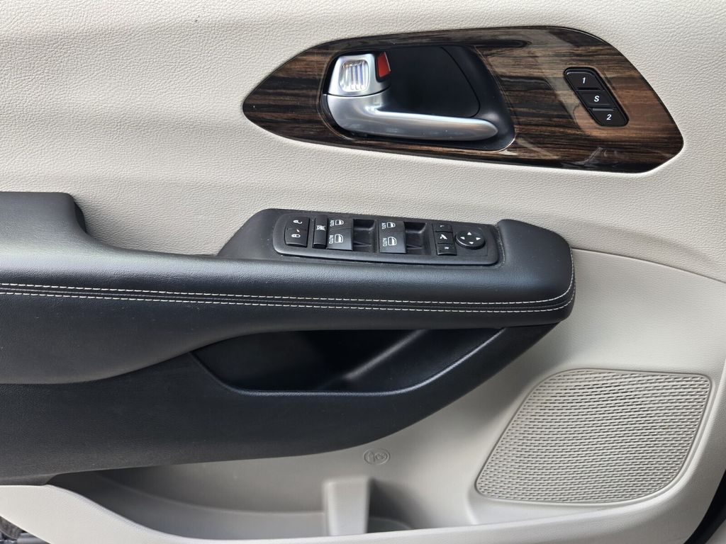 2024 Chrysler Pacifica Limited - Photo 30