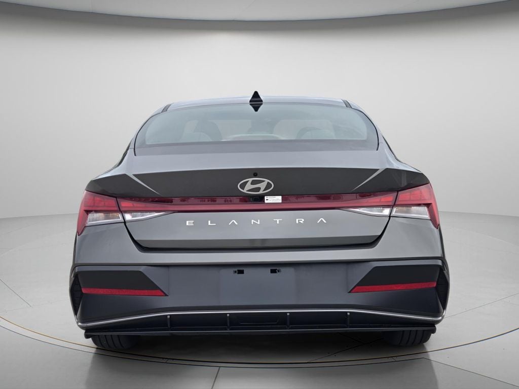 2025 Hyundai Elantra SEL - Photo 6