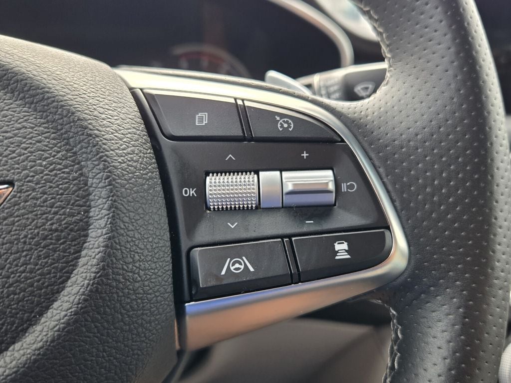 2023 GENESIS G70 Standard - Photo 24