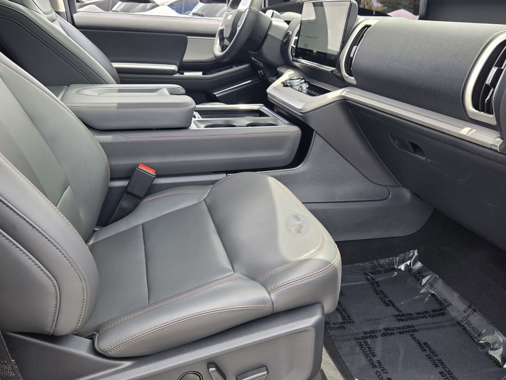 2025 Ford Expedition Active - Photo 16