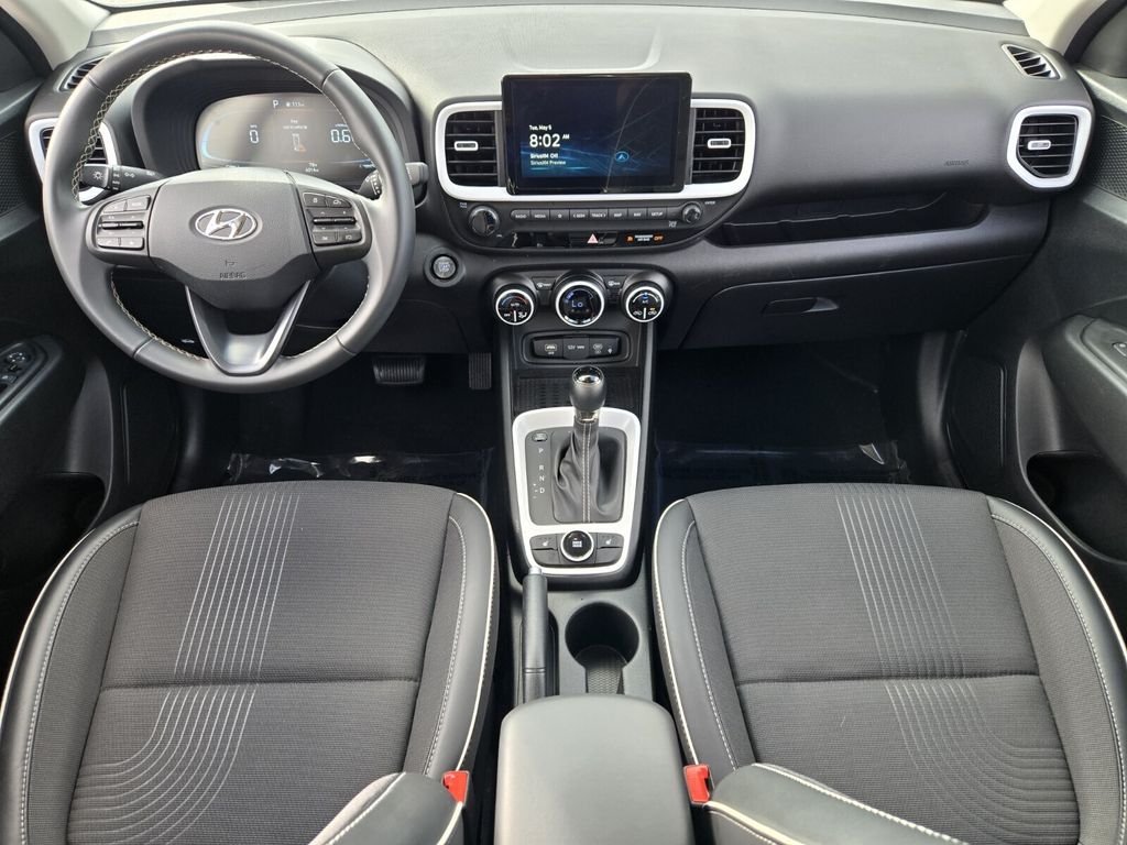 2025 Hyundai Venue Limited - Photo 12