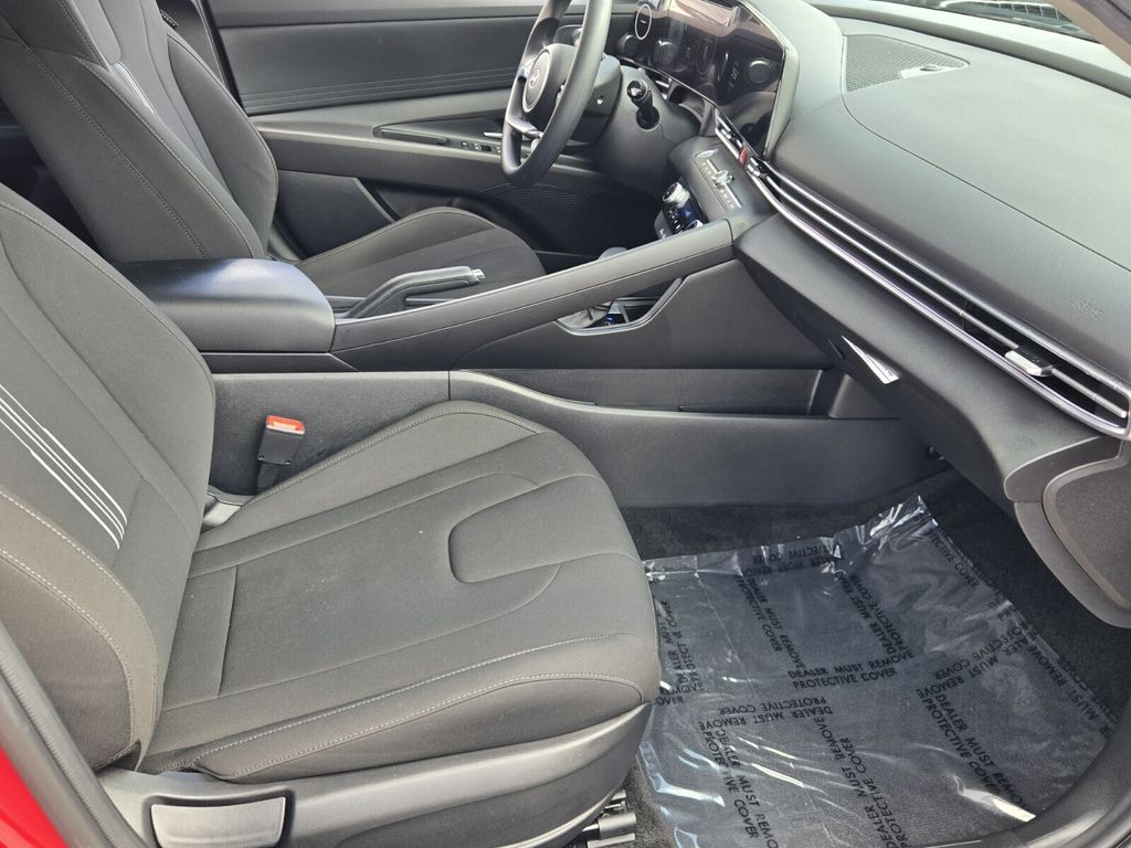 2024 Hyundai Elantra SEL - Photo 16