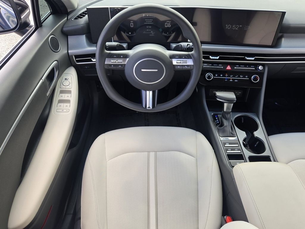 2025 Hyundai Sonata SE - Photo 13