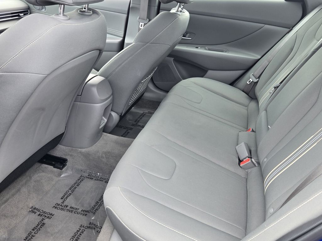 2025 Hyundai Elantra SEL - Photo 11
