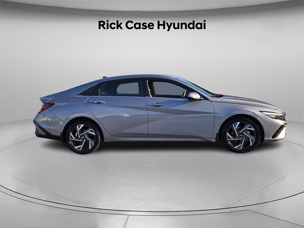 Certified 2025 Hyundai Elantra SEL Convenience Sedan