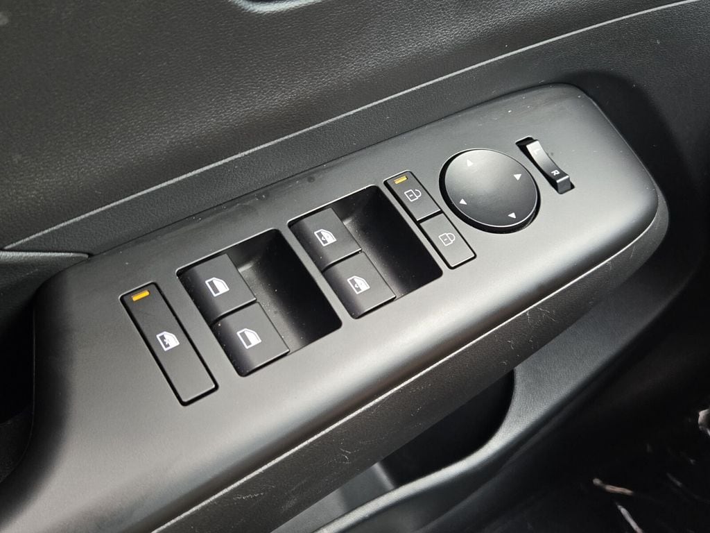 2025 Hyundai Kona SEL Convenience - Photo 27