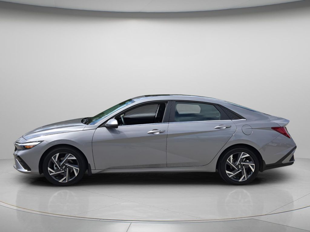 2025 Hyundai Elantra SEL - Photo 3